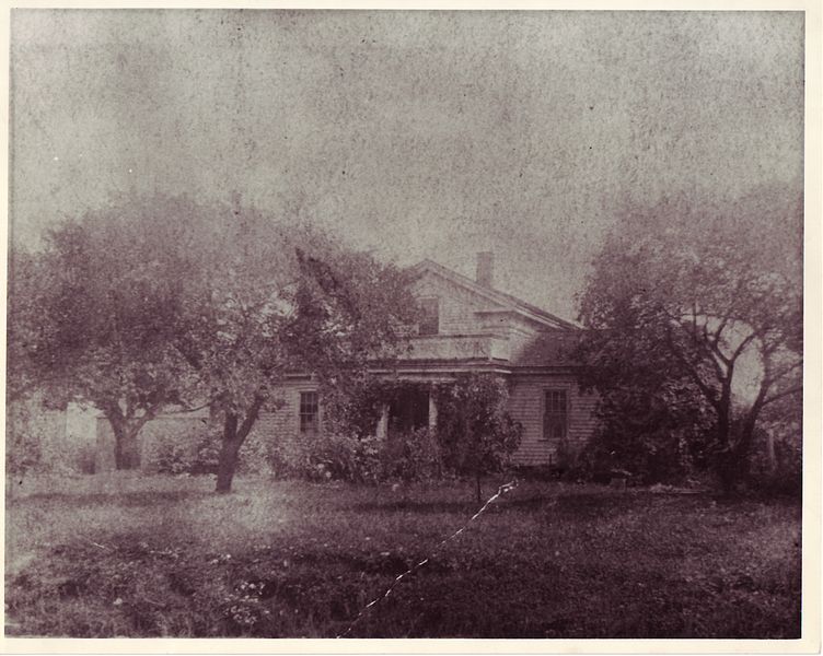 Black and white photo of the John M. Annis House