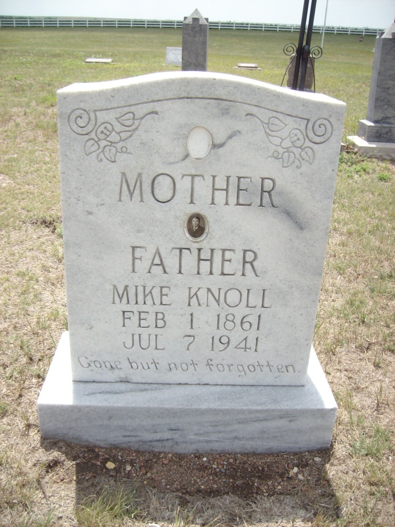 Gravestone of Mike Knoll