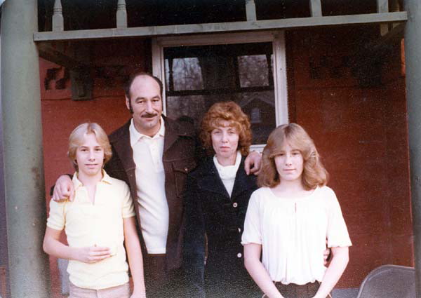 Michael and Donna (McDermott) Mahler and their children