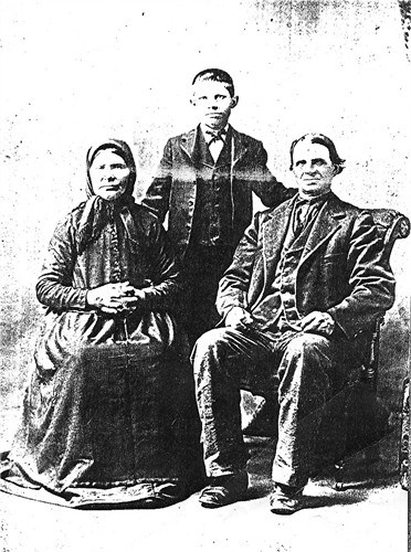 Photo of the Johannes and Anna Katharina (Pfeifer) Braun and son