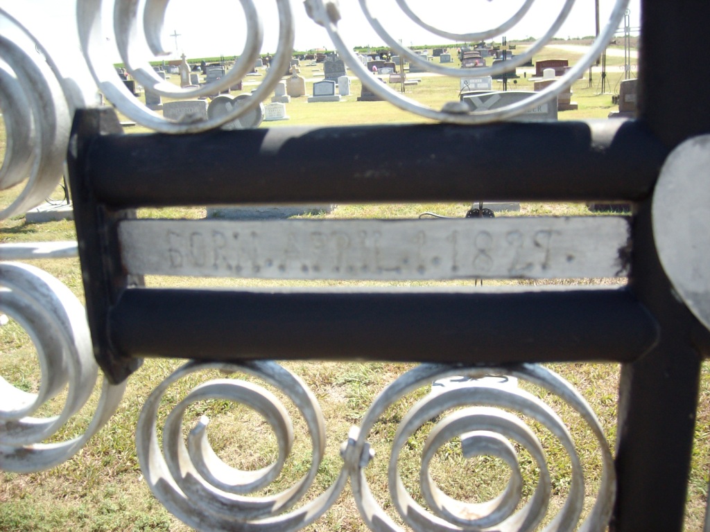 Closeup of left side of cross on grave marker of John Windholz